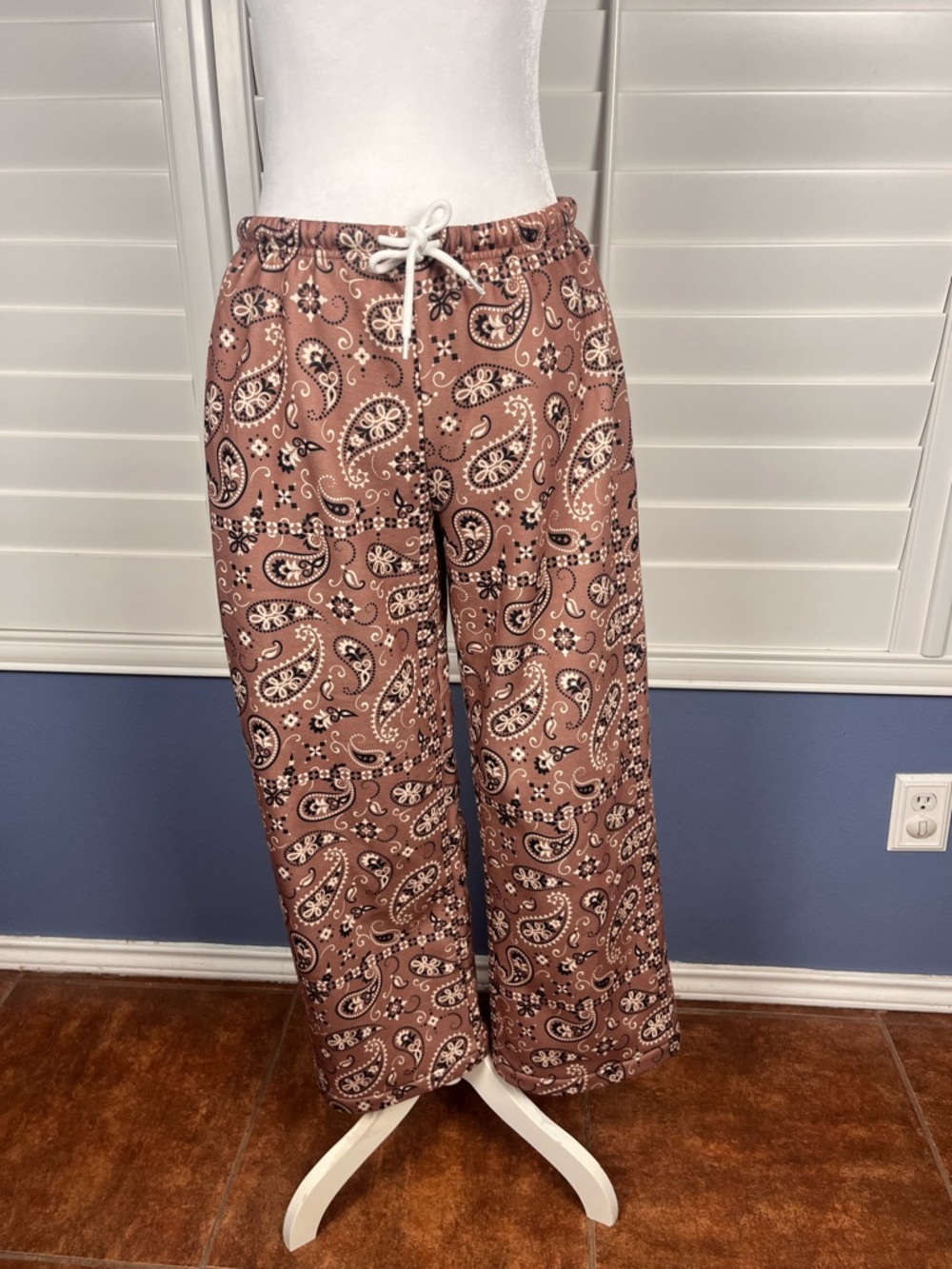 Women's Dusty Rose Paisley Jogger Pants Drawstring size S short streetwear y2k